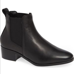 Steve Madden Black Leather Dover Chelsea Booties